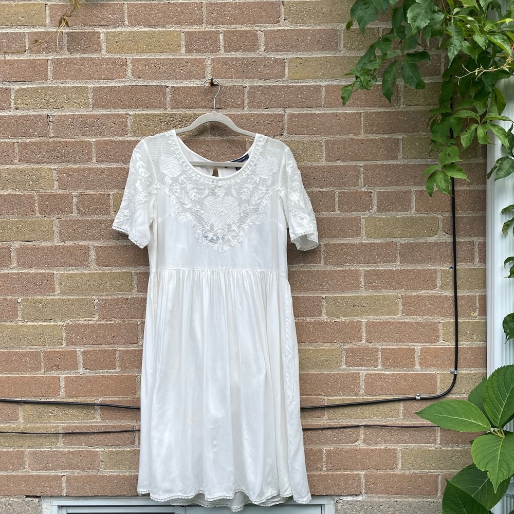 Dress: French Connection Flowy White Knee-Length Lace Detail Dress